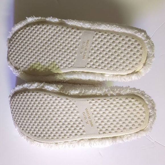 Christmas Plushie Slippers - Picture 2 of 4